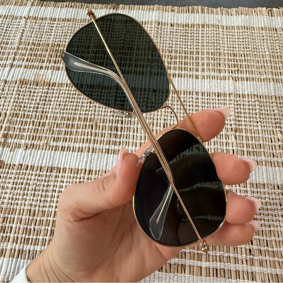 Ray-Ban Unisex Large Gold Metal Frame Aviator Sunglasses Polarized - Picture 6 of 7